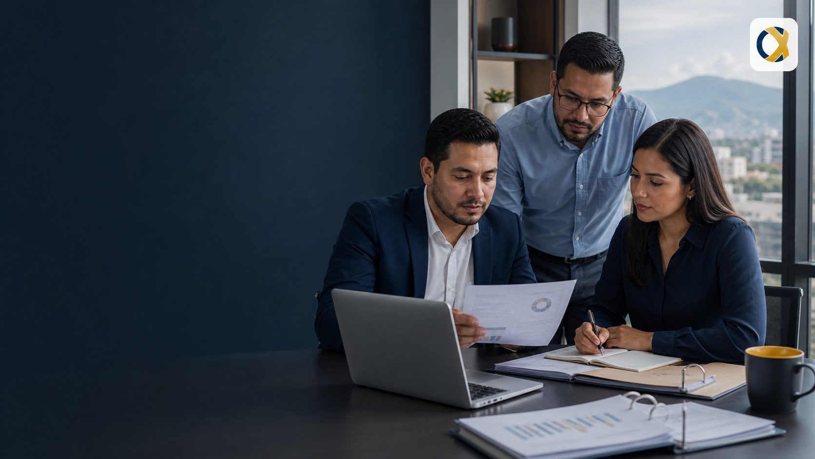 Equipo de servicios BPO en El Salvador gestionando operaciones contables internacionales